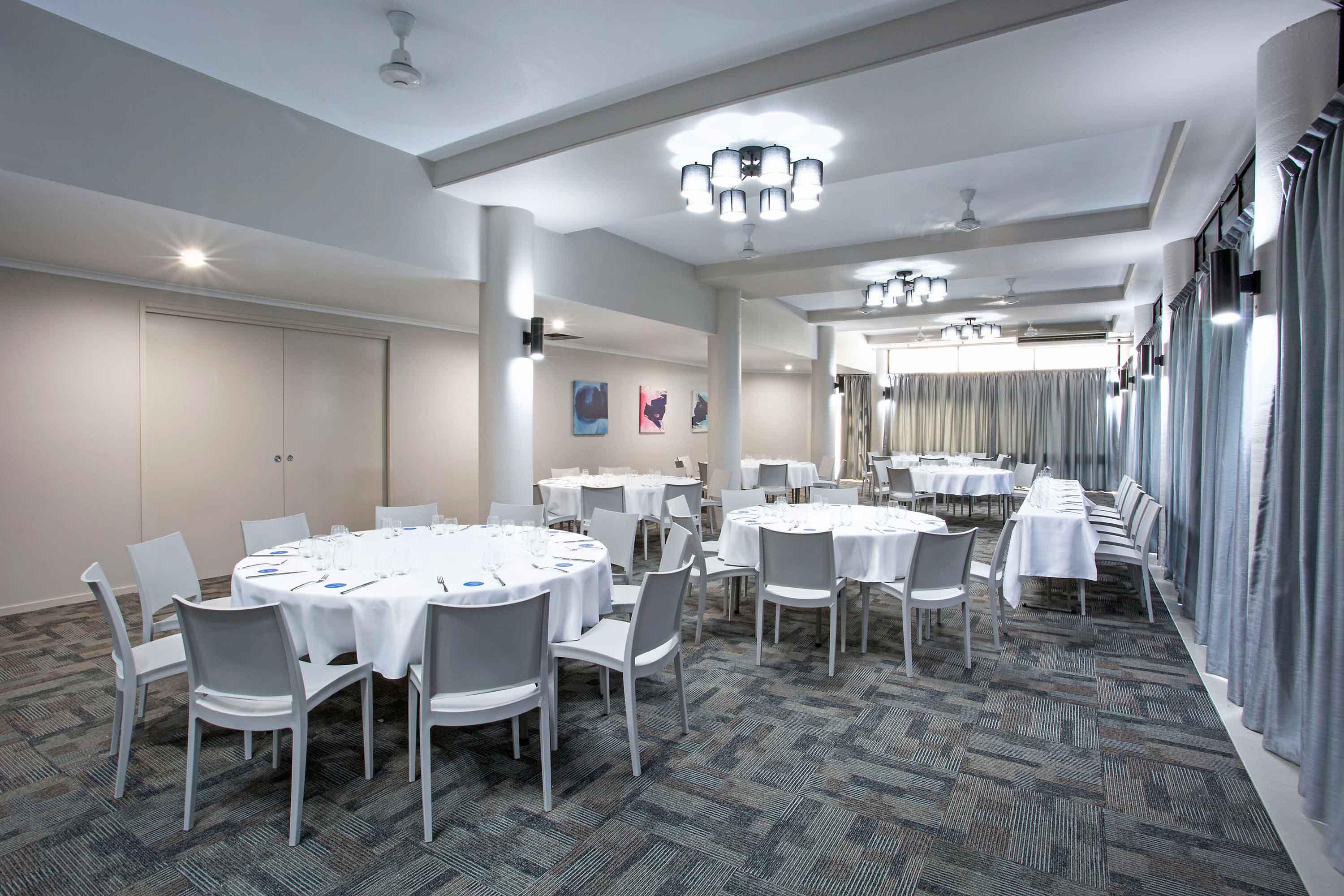 Mantra Club Croc Hotel Airlie Beach Exterior photo
