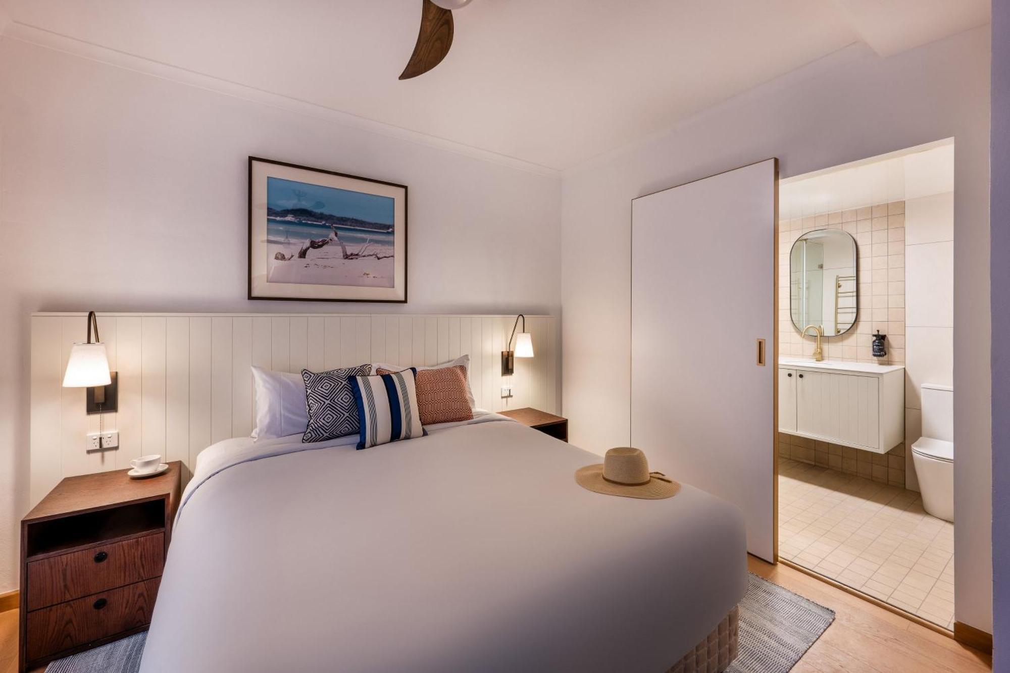Mantra Club Croc Hotel Airlie Beach Exterior photo