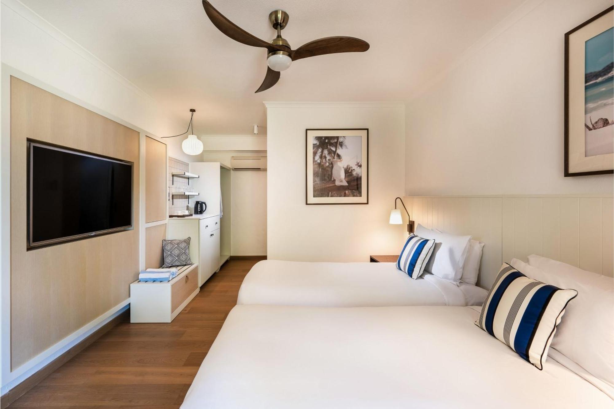Mantra Club Croc Hotel Airlie Beach Exterior photo