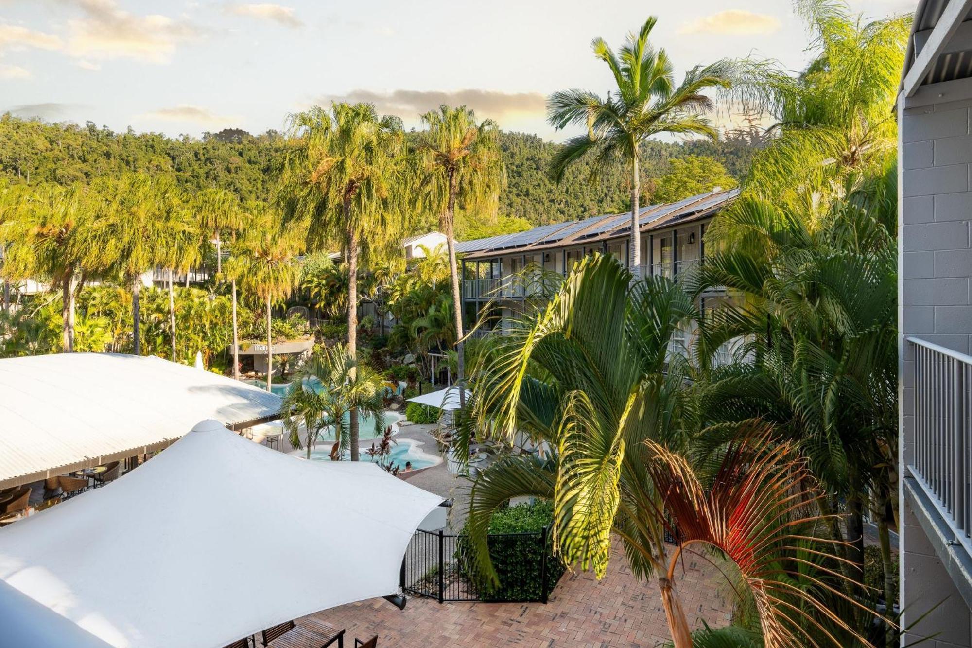 Mantra Club Croc Hotel Airlie Beach Exterior photo