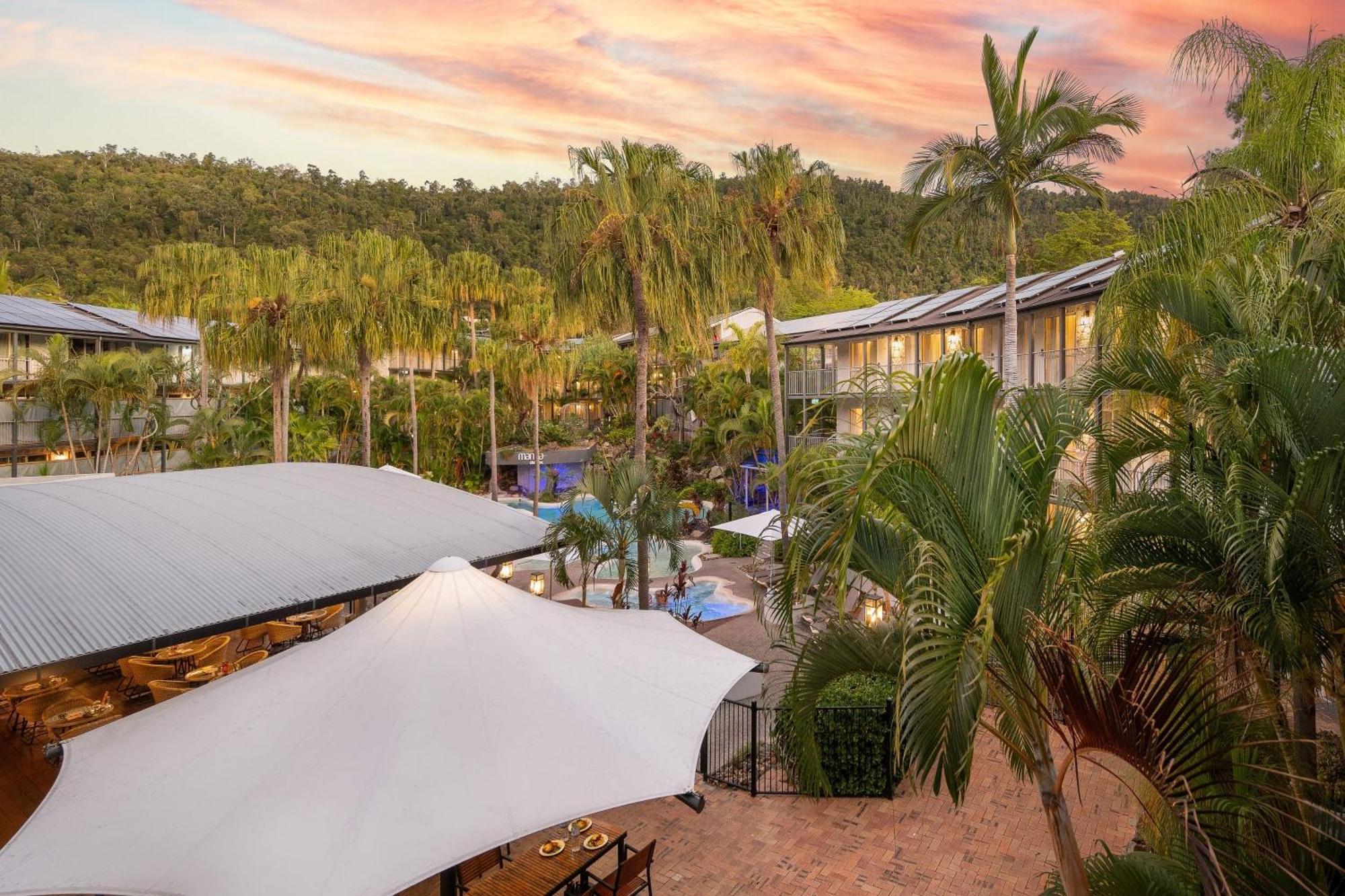 Mantra Club Croc Hotel Airlie Beach Exterior photo