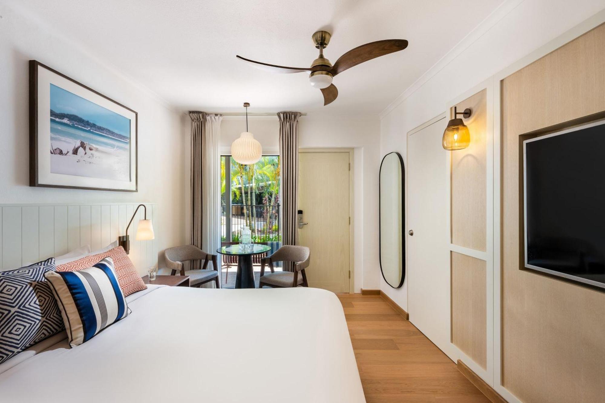 Mantra Club Croc Hotel Airlie Beach Exterior photo
