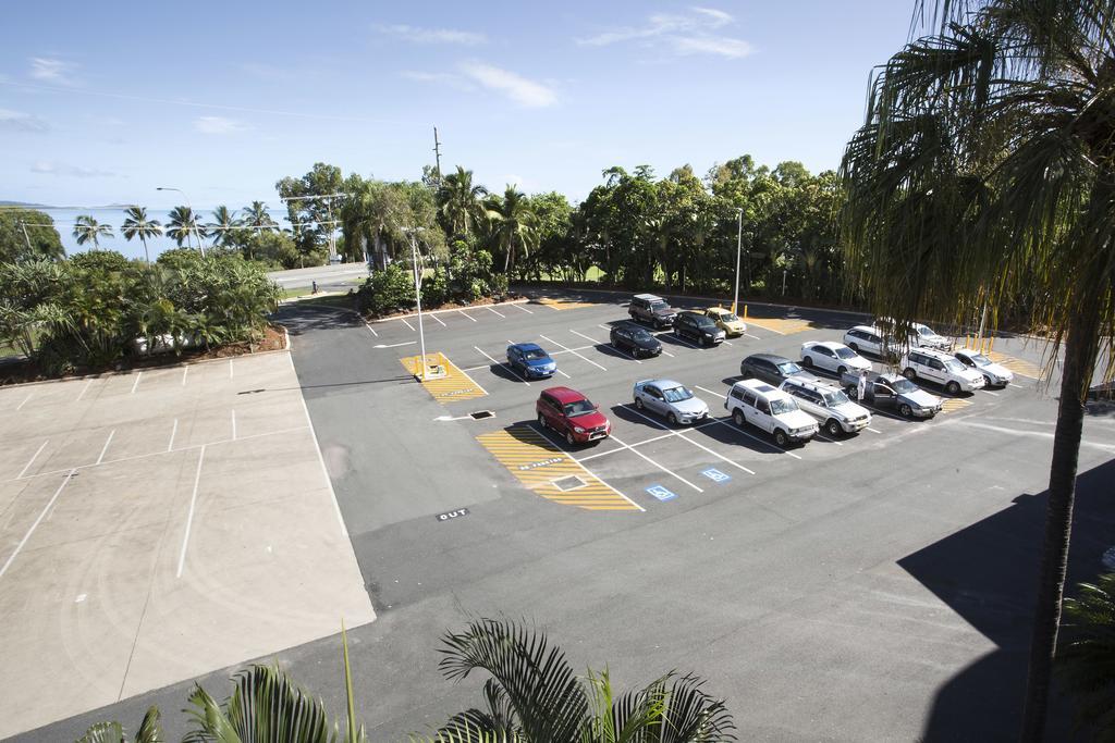 Mantra Club Croc Hotel Airlie Beach Exterior photo