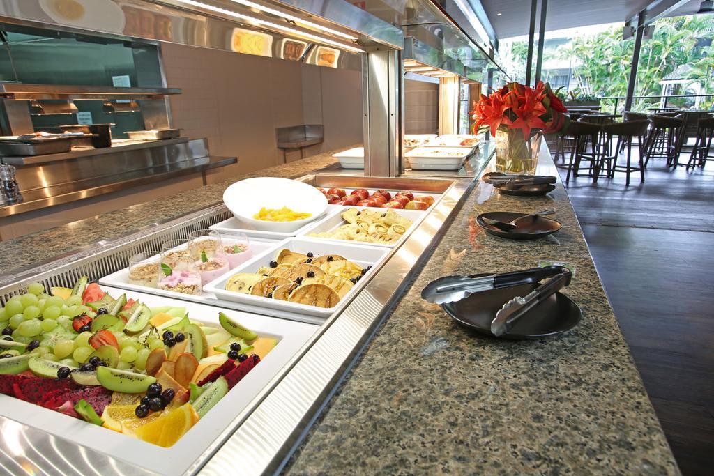 Mantra Club Croc Hotel Airlie Beach Exterior photo
