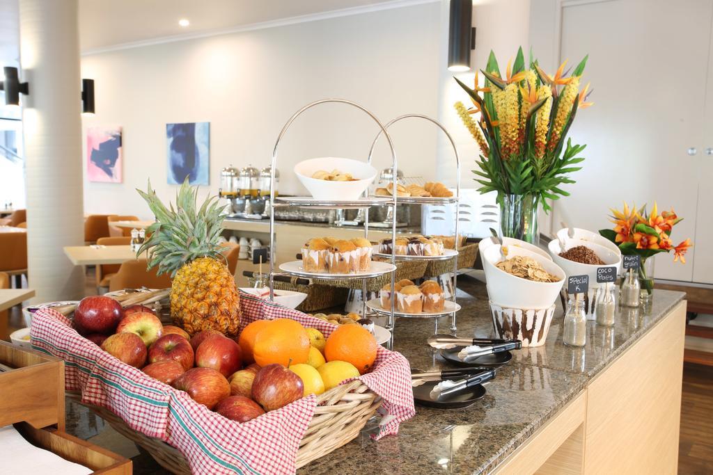 Mantra Club Croc Hotel Airlie Beach Exterior photo
